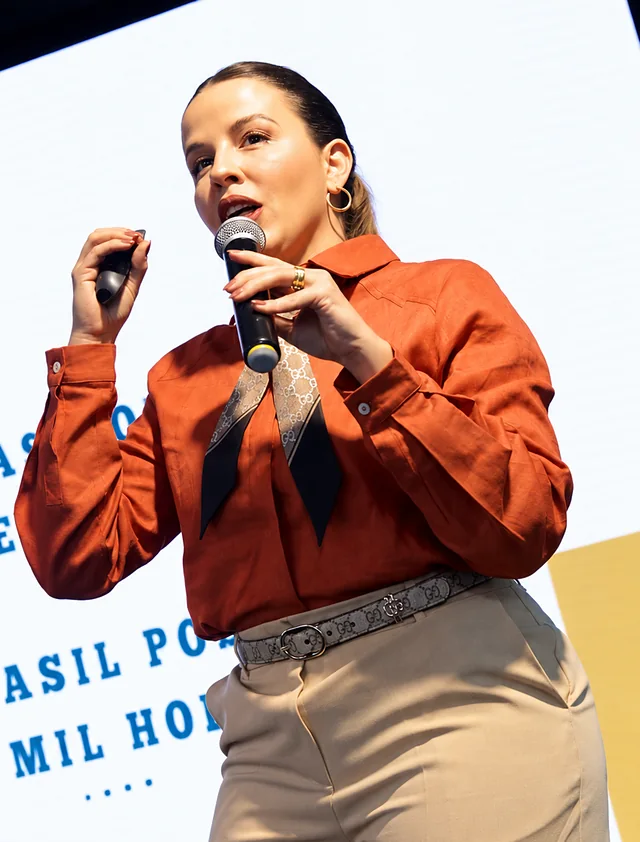Raissa Curado em palestra sobre reforma tributária